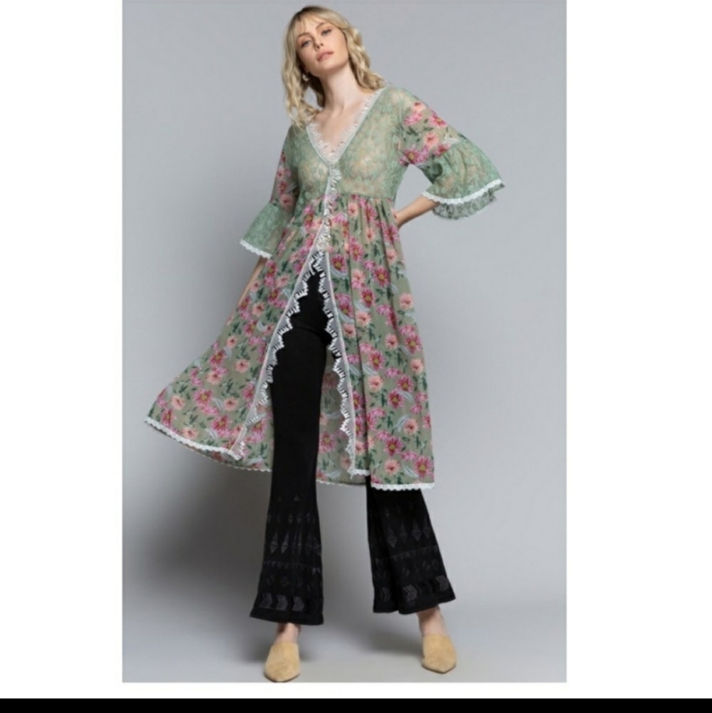 Last one Women's Goddess floral and lace kimono - Picture 8 of 16